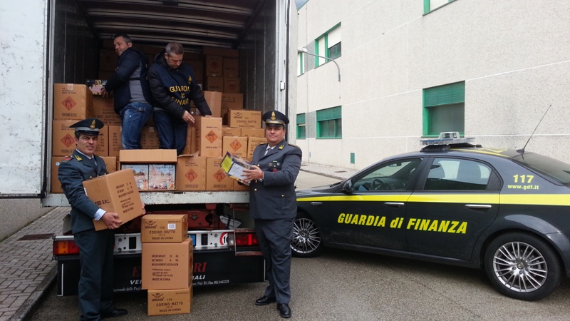 Il carico sequestrato dalla Guardia di Finanza